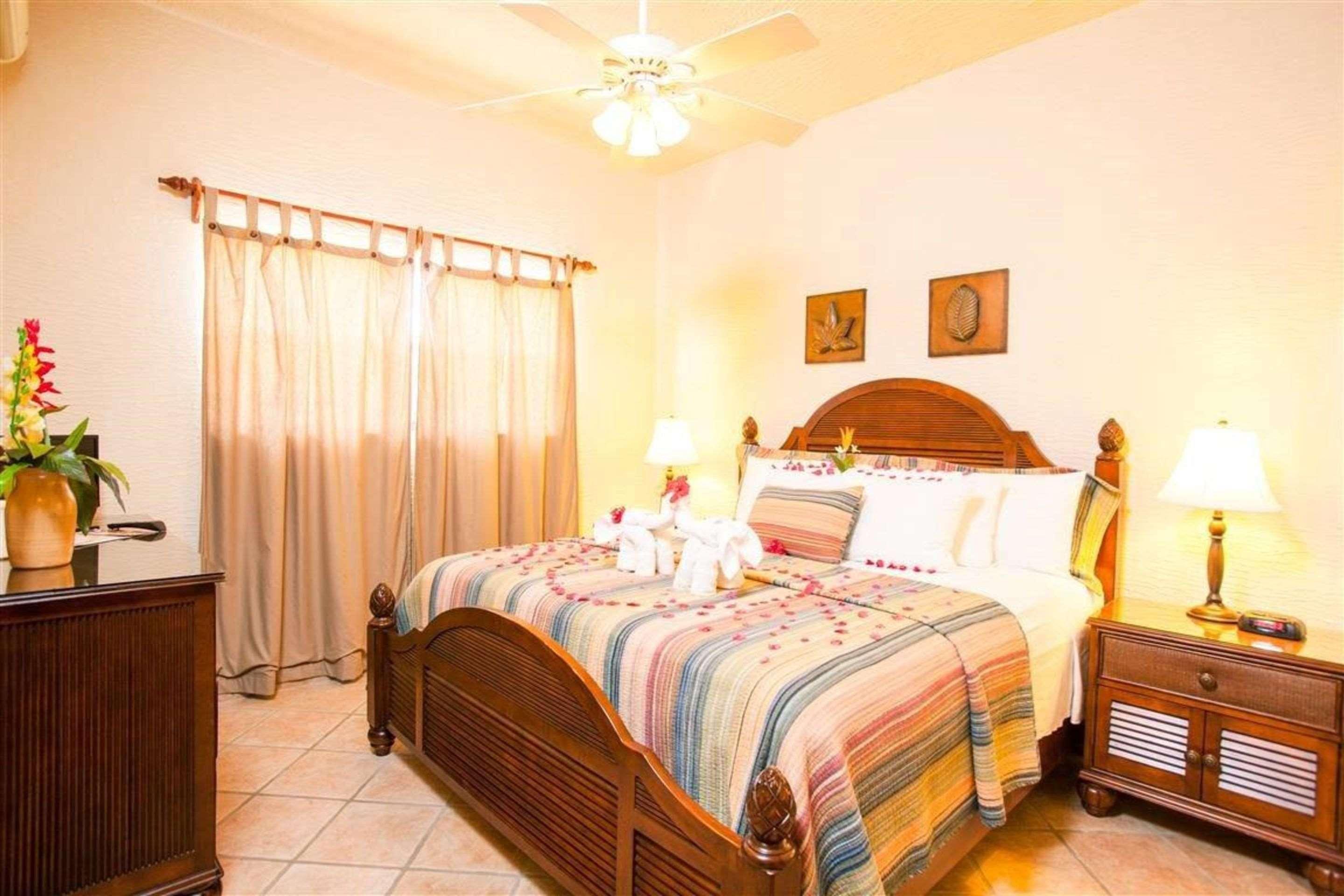 Clarion Suites Roatan At Pineapple Villas French Harbour Εξωτερικό φωτογραφία