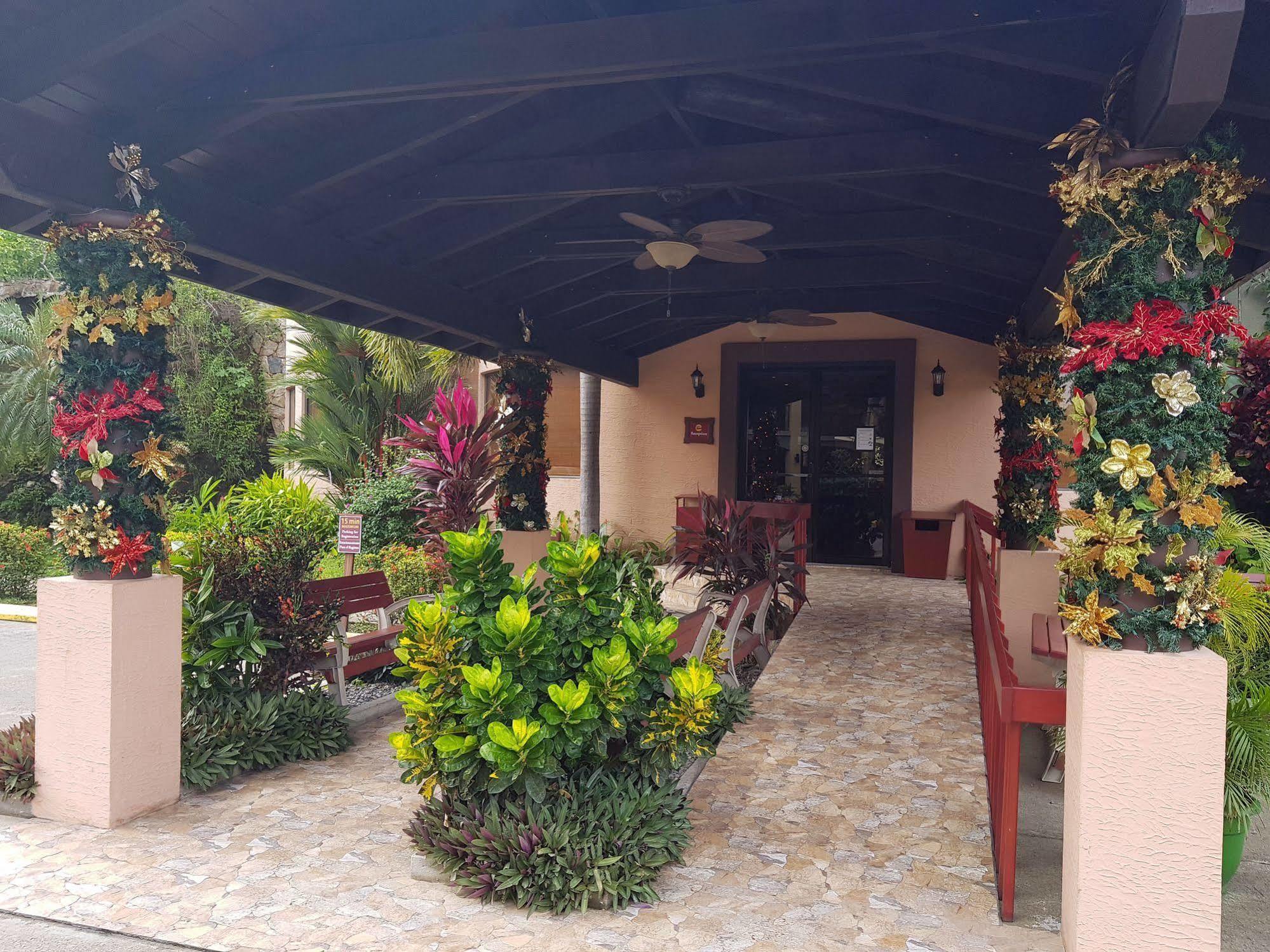 Clarion Suites Roatan At Pineapple Villas French Harbour Εξωτερικό φωτογραφία