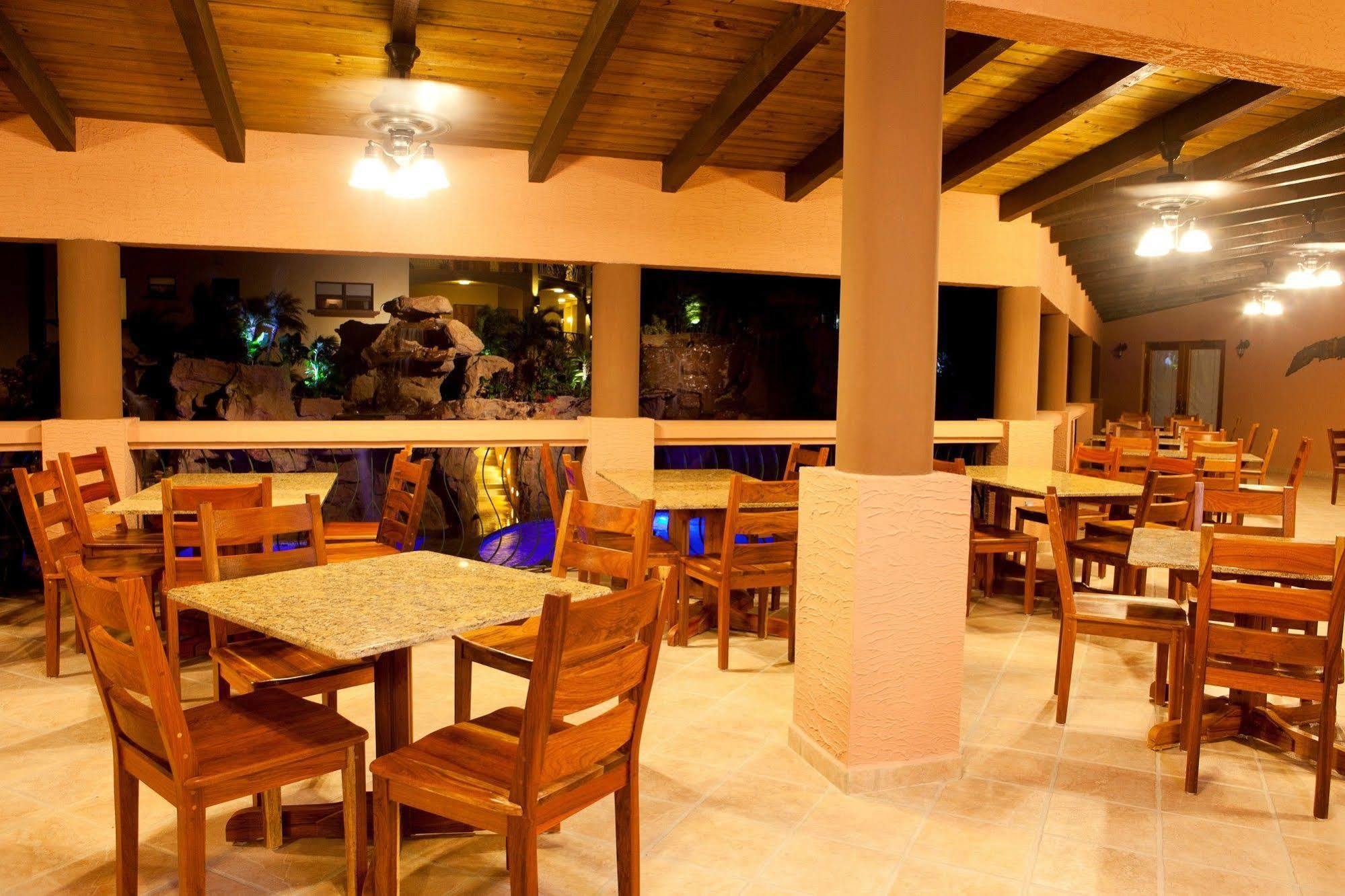 Clarion Suites Roatan At Pineapple Villas French Harbour Εξωτερικό φωτογραφία